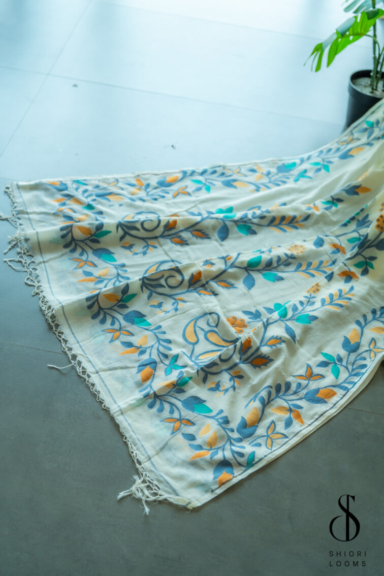 Handwoven pure cotton Jamdani saree in white