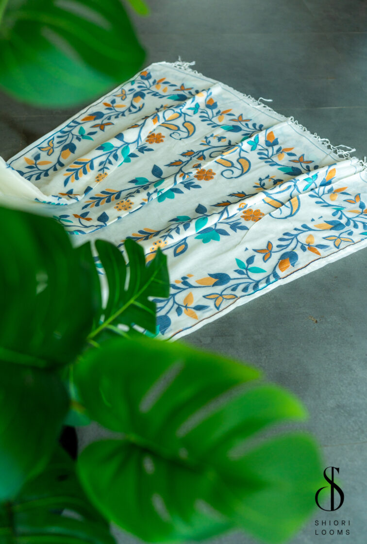 Handwoven pure cotton Jamdani saree in white