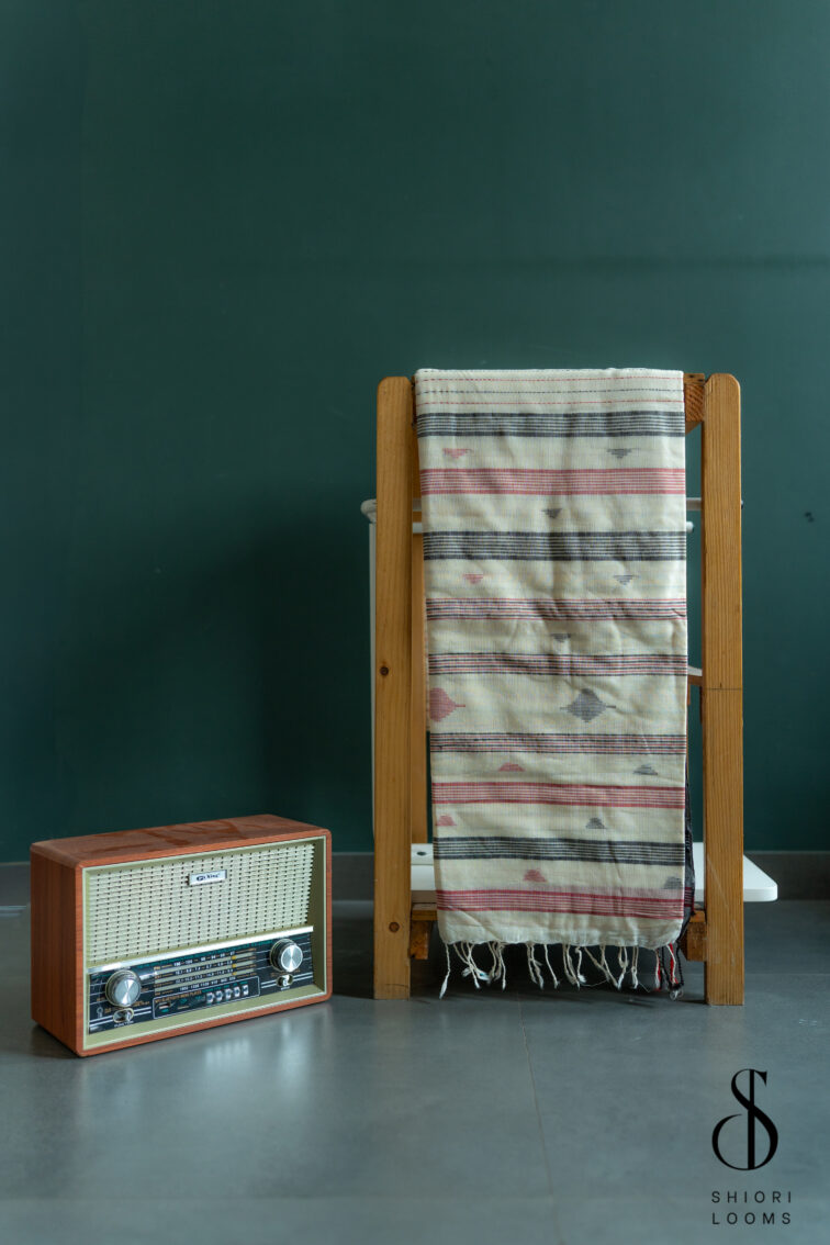 Handwoven Pure cotton saree in Beige with Kantha weave