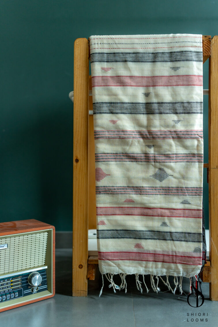 Handwoven Pure cotton saree in Beige with Kantha weave