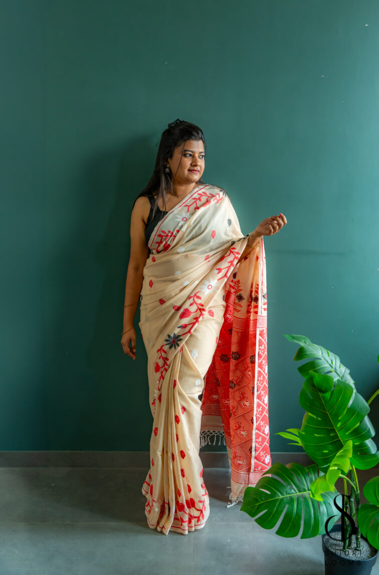 Handwoven pure cotton Jamdani saree in beige