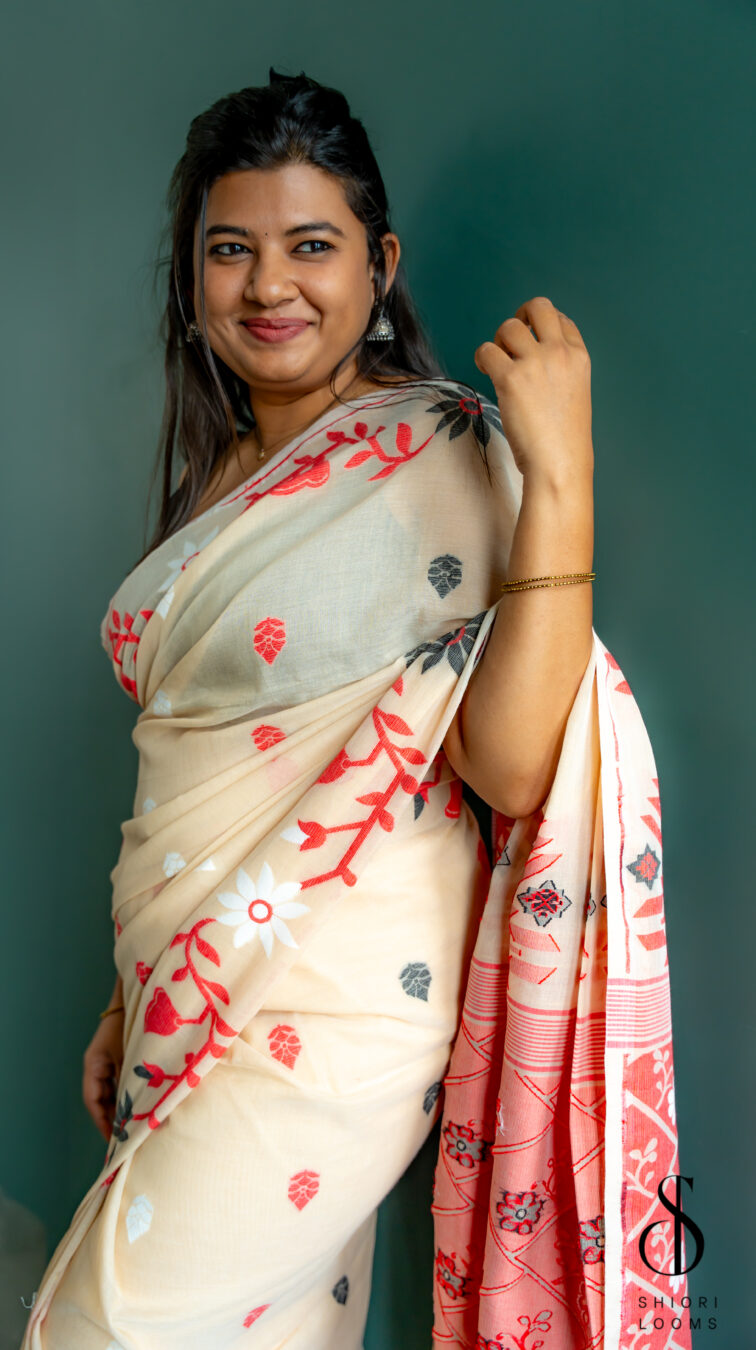 Handwoven pure cotton Jamdani saree in beige