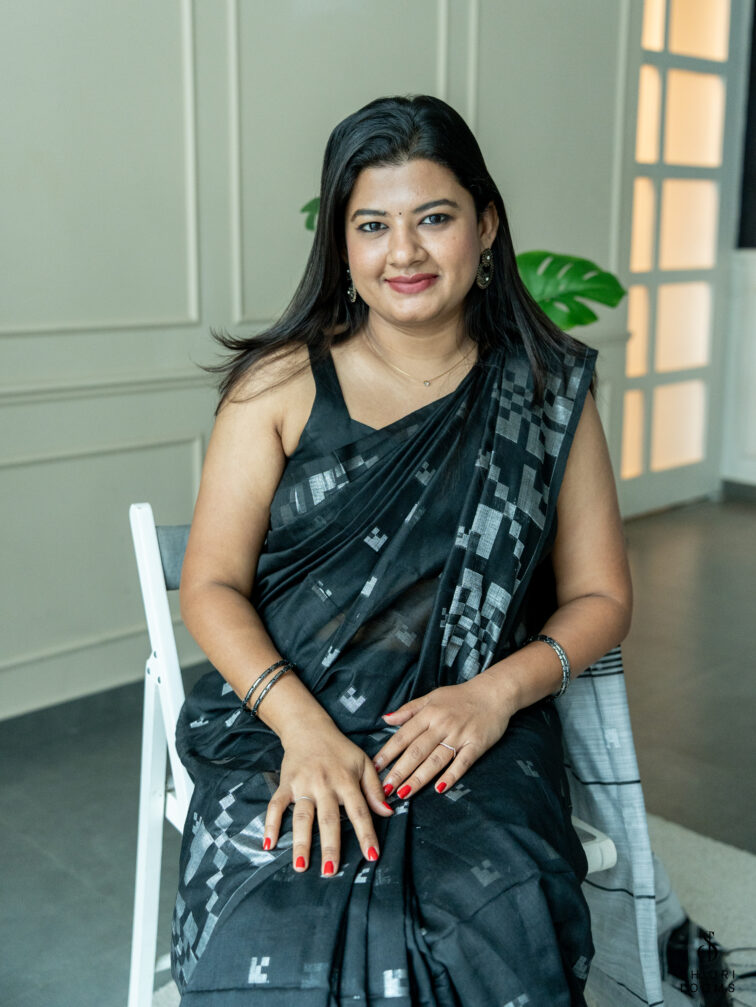 Handwoven cotton silk Jamdani saree in black and grey
