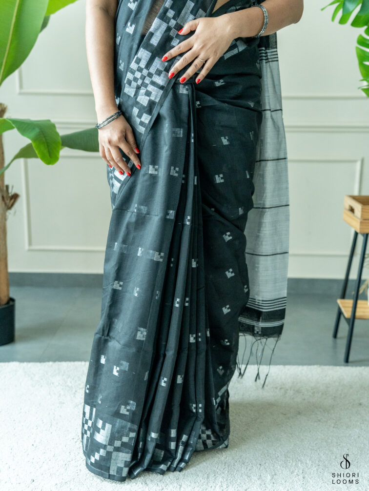 Handwoven cotton silk Jamdani saree in black and grey