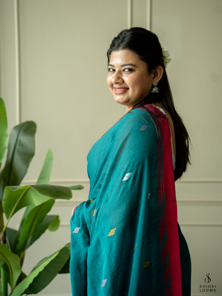 Handwoven Pure cotton Jamdani saree in dark green