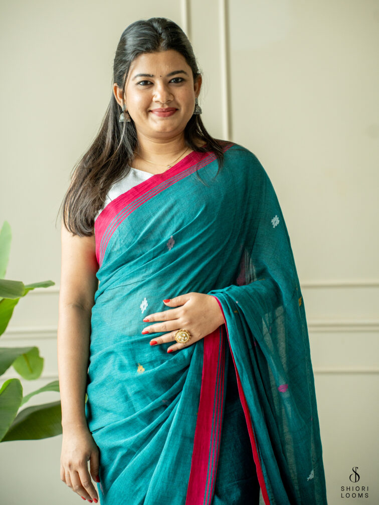 Handwoven Pure cotton Jamdani saree in dark green