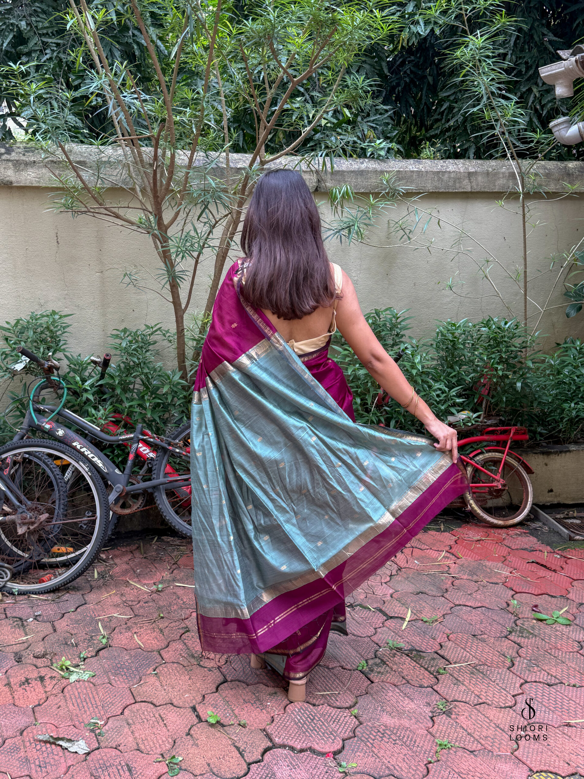 Handwoven Silk Cotton Maheshwari Saree in Pink with Blue Pallu