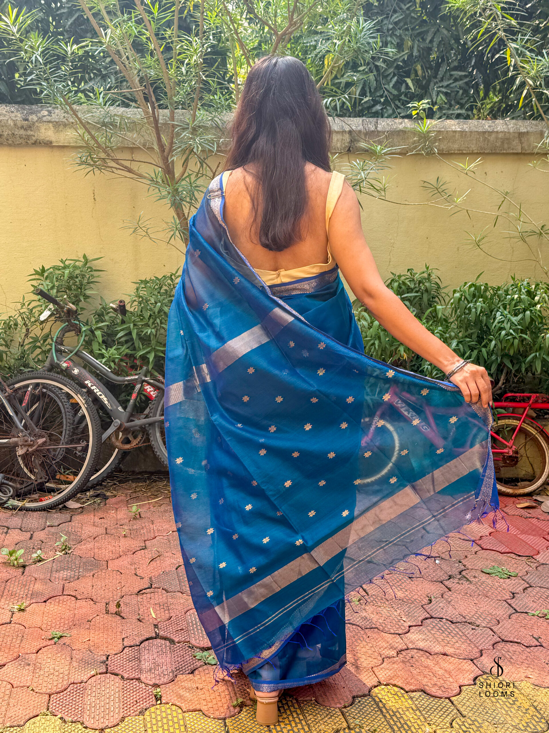 Handwoven Silk Cotton Maheshwari Saree in Peacock Blue
