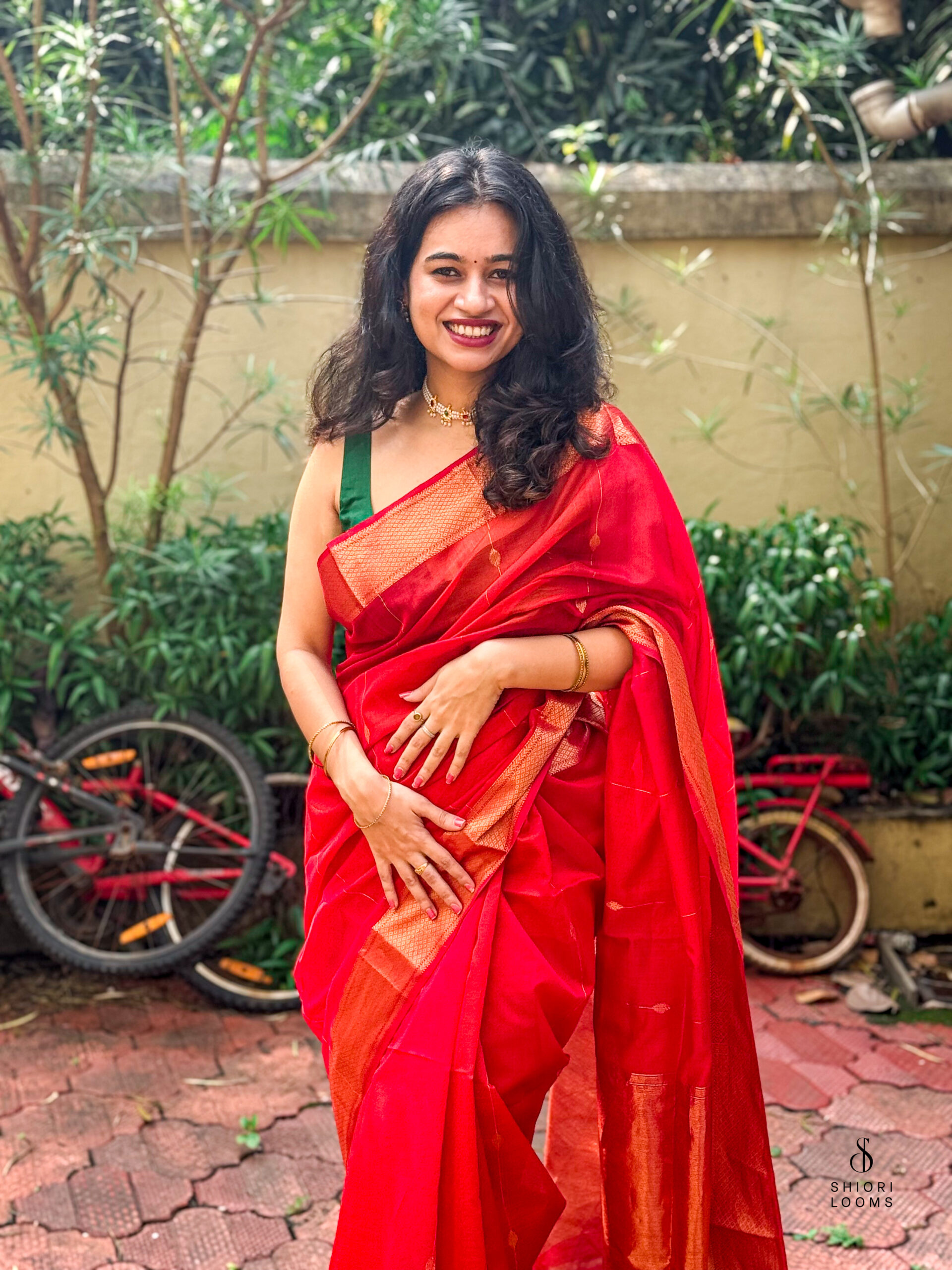 Handwoven Silk Cotton Maheshwari Saree in Shaded Red