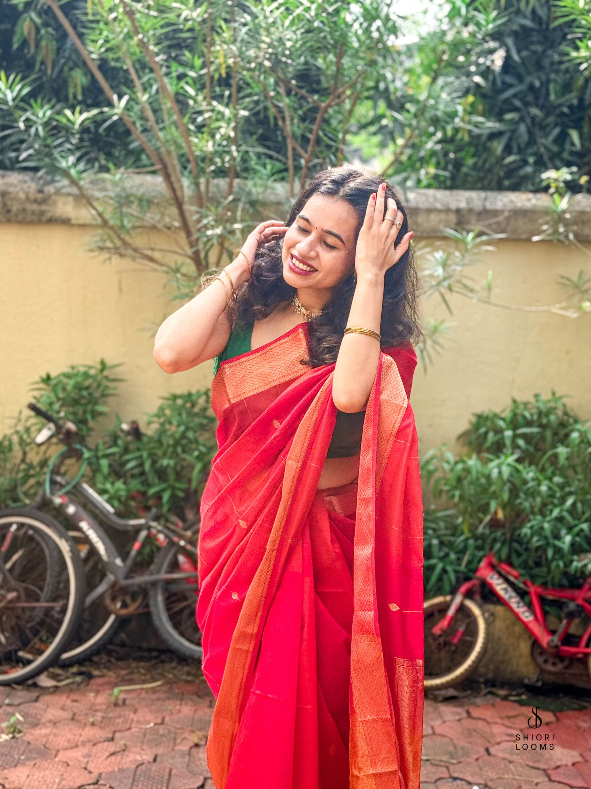 Handwoven Silk Cotton Maheshwari Saree in Shaded Red