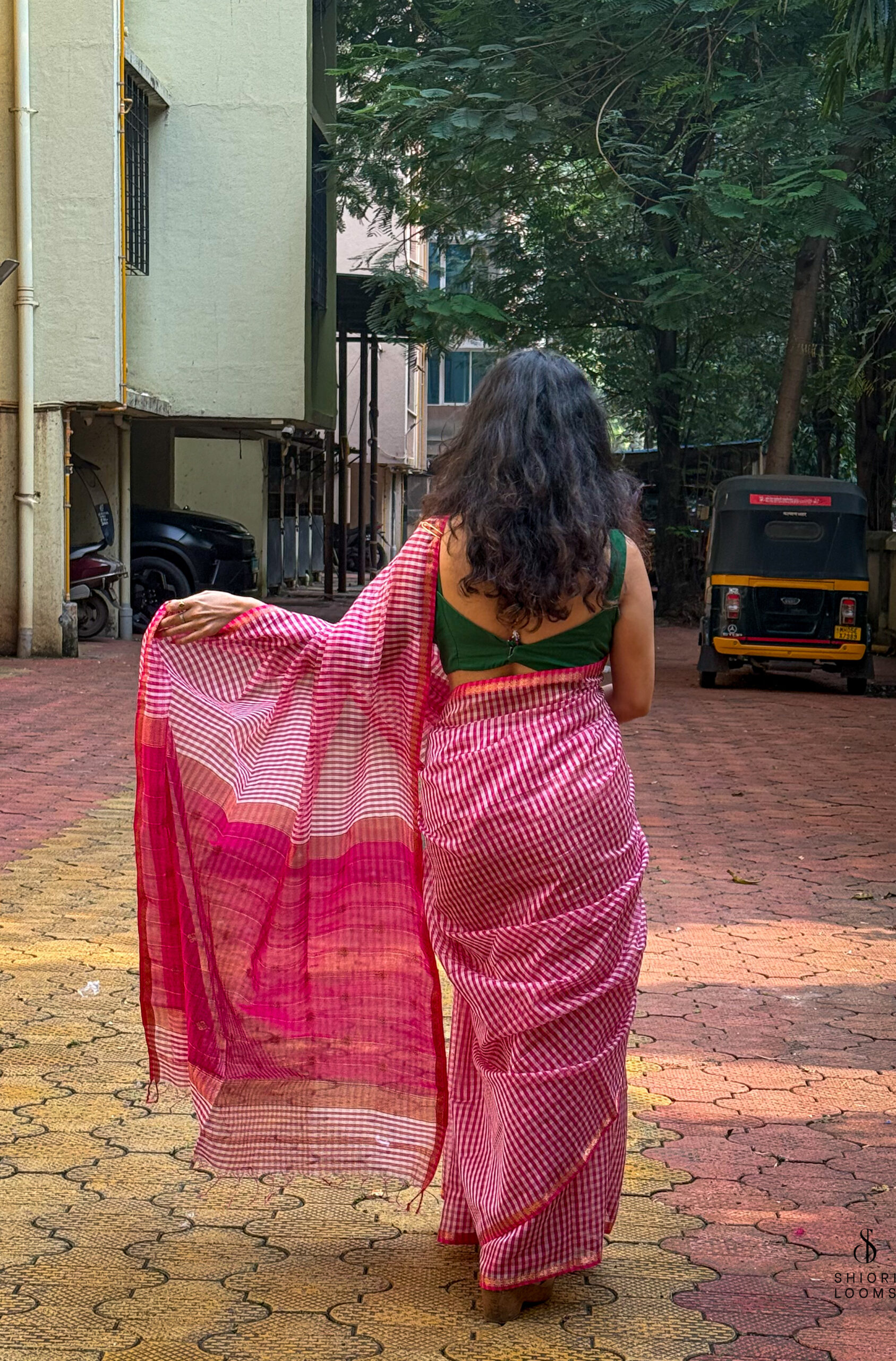 Handwoven Silk Cotton Maheshwari Saree in Pink and White Checks