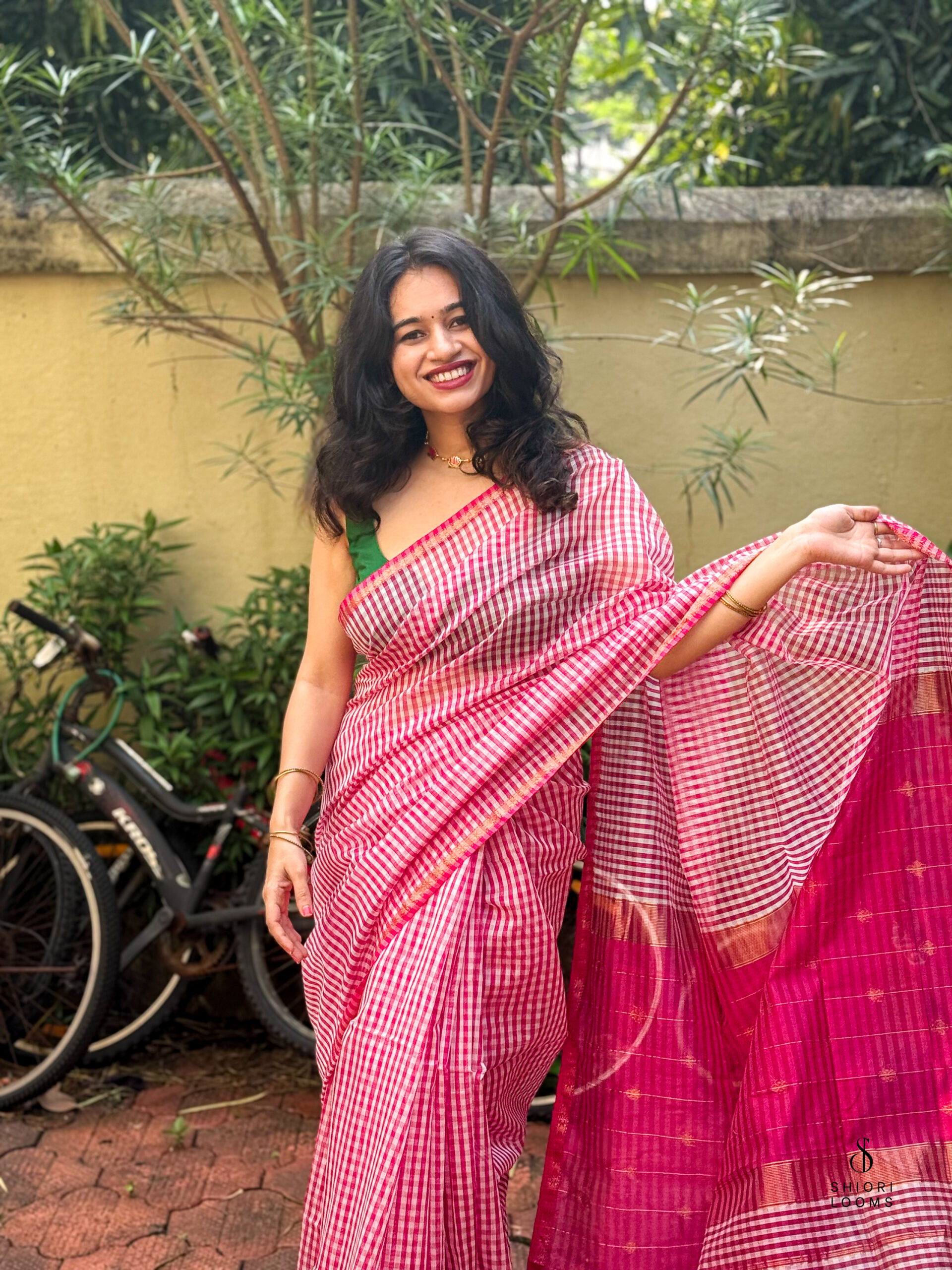 Handwoven Silk Cotton Maheshwari Saree in Pink and White Checks