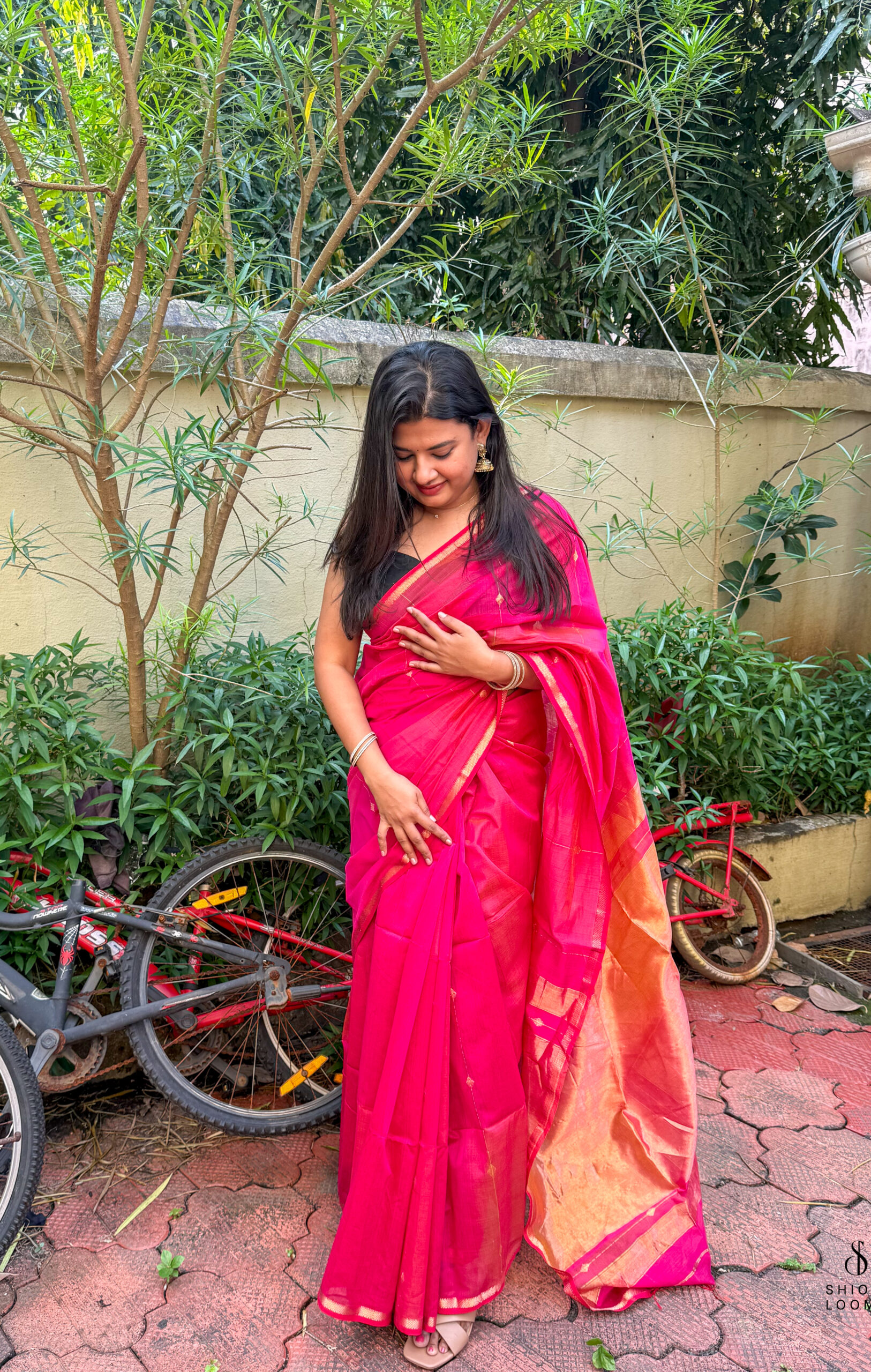 Handwoven Silk Cotton Maheshwari Saree in Shaded Pink