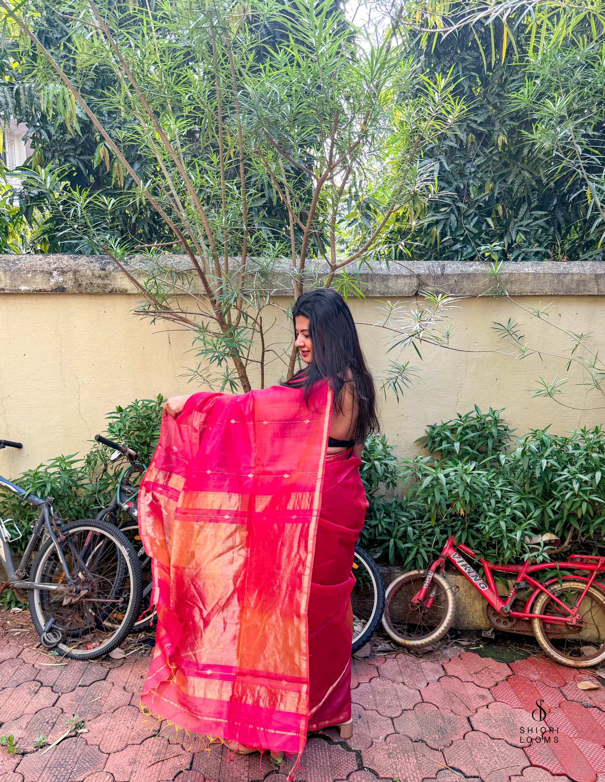 Handwoven Silk Cotton Maheshwari Saree in Shaded Pink